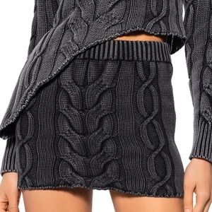 BUNDLED UP CHUNKY KNIT MINI SKIRT, size L